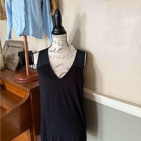 Banana Republic Black Sleeveless Blouse NWT‼️FINAL SALE - Picture 2 of 5